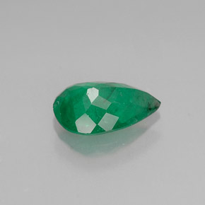 Esmeralda verde natural de 0,96 ct, en forma de pera, I1