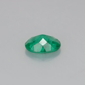 Esmeralda Verde natural de 0.68 ct, Corte Óvalo, SI-I1
