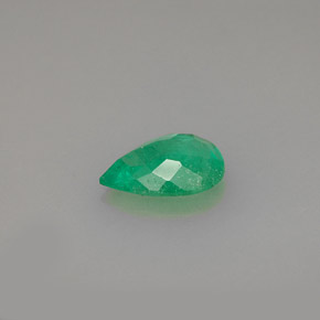 Esmeralda Verde natural de 0.90 ct, En forma de pera, SI-I1