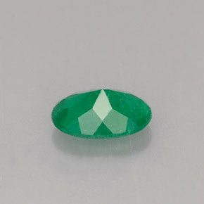Esmeralda verde natural de 0,63 ct, corte óvalo, I1