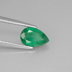 Esmeralda verde natural de 0,69 ct, en forma de pera, I1