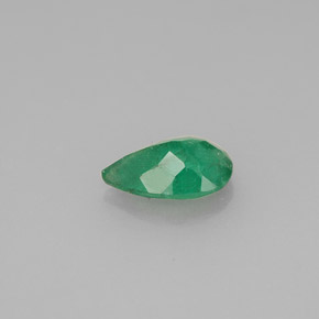 Esmeralda verde natural de 0,69 ct, en forma de pera, I1