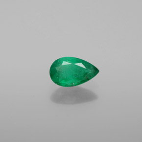 Esmeralda verde natural de 0,53 ct, en forma de pera, I1