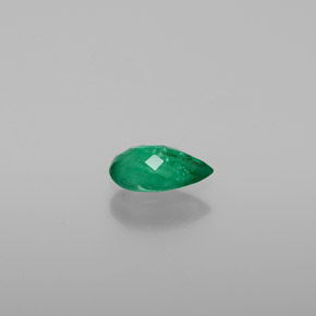 Esmeralda verde natural de 0,53 ct, en forma de pera, I1