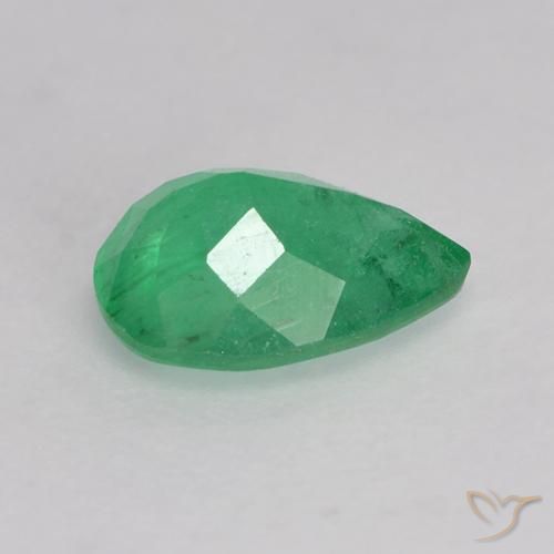 Esmeralda Verde jade natural de 0.60 ct, En forma de pera, I1