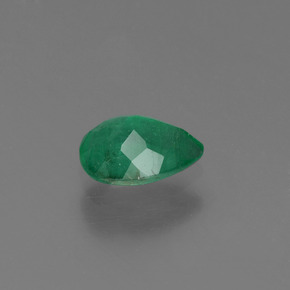 Esmeralda verde natural de 0,65 ct, en forma de pera, I1
