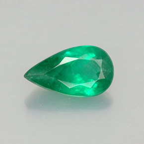 Esmeralda verde natural de 0,90 ct, en forma de pera, SI