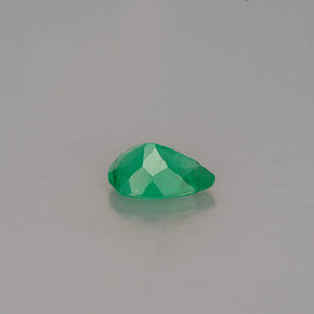 Esmeralda verde natural de 0,49 ct, en forma de pera, SI-I1