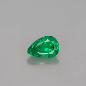 Esmeralda verde natural de 0,46 ct, en forma de pera, I1