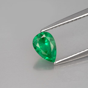 Esmeralda verde natural de 0,46 ct, en forma de pera, I1