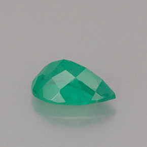 Esmeralda verde natural de 0,61 ct, en forma de pera, SI