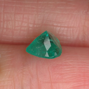 Esmeralda verde natural de 0,83 ct, en forma de pera, SI-I1