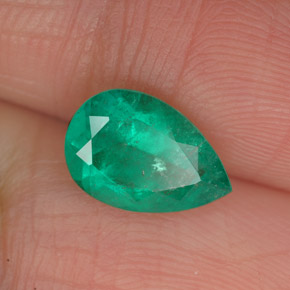 Esmeralda verde natural de 1,40 ct, en forma de pera, I1