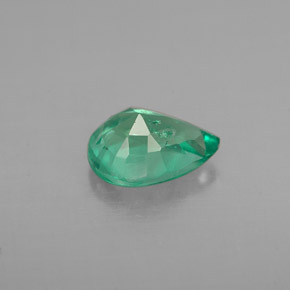 Esmeralda verde natural de 0,91 ct, en forma de pera, VS-SI