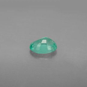 Esmeralda Verde natural de 0.77 ct, Corte Óvalo, VS-SI