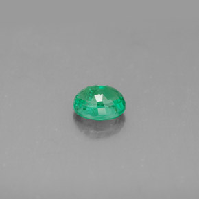 Esmeralda Verde natural de 0.74 ct, Corte Óvalo, VS-SI