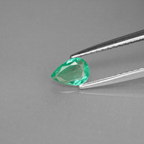 Esmeralda verde natural de 0,31 ct, en forma de pera, VS-SI