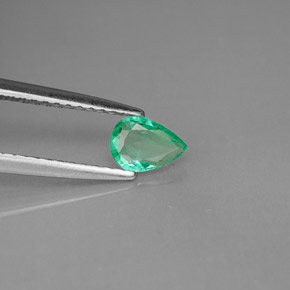 Esmeralda verde natural de 0,31 ct, en forma de pera, VS-SI