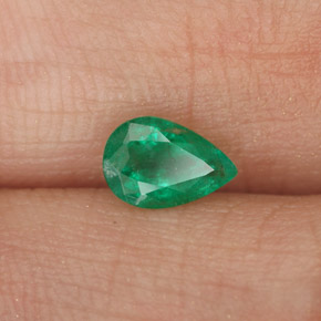 Esmeralda verde natural de 0,41 ct, en forma de pera, SI