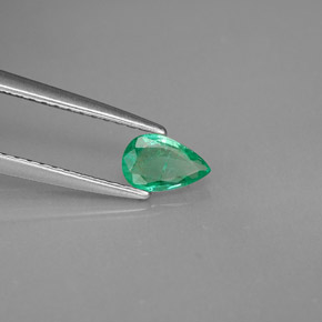 Esmeralda Verde natural de 0.28 ct, En forma de pera, VS-SI