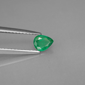 Esmeralda Verde natural de 0.26 ct, En forma de pera, VS-SI