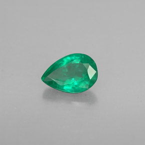 Esmeralda Verde natural de 0.37 ct, En forma de pera, VS-SI