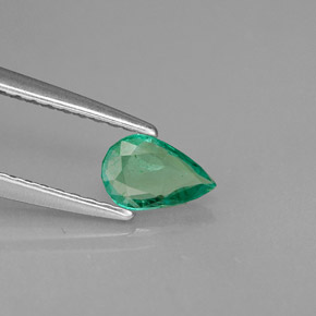 Esmeralda Verde natural de 0.34 ct, En forma de pera, VS-SI