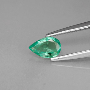 Esmeralda verde natural de 0,29 ct, en forma de pera, VS-SI
