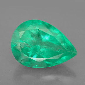 Esmeralda verde natural de 4,79 ct, en forma de pera, SI