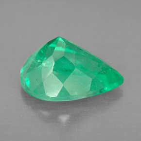 Esmeralda verde natural de 4,79 ct, en forma de pera, SI