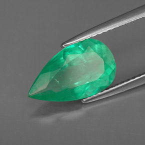 Esmeralda verde natural de 2,43 ct, en forma de pera, SI