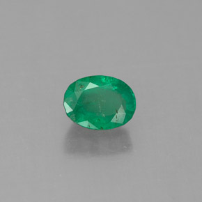 Esmeralda Verde natural de 0.56 ct, Corte Óvalo, SI-I1