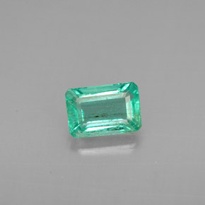 Esmeralda Verde natural de 0.60 ct, corte esmeralda, SI