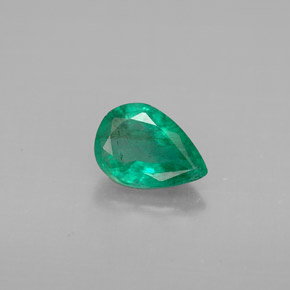 Esmeralda verde natural de 0,67 ct, en forma de pera, VS-SI