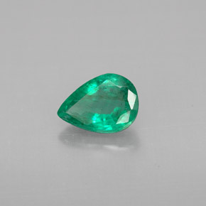 Esmeralda verde natural de 0,67 ct, en forma de pera, VS-SI