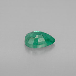 Esmeralda verde natural de 0,67 ct, en forma de pera, VS-SI