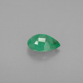 Esmeralda verde natural de 0,66 ct, en forma de pera, VS-SI