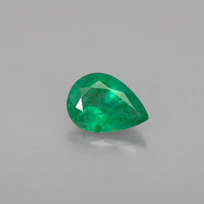 Esmeralda verde natural de 0,58 ct, en forma de pera, VS-SI