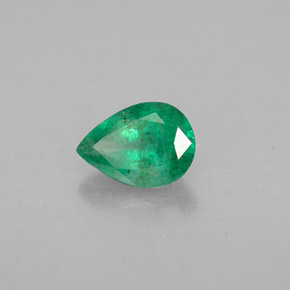 Esmeralda verde natural de 0,67 ct, en forma de pera, VS-SI