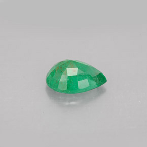 Esmeralda Verde natural de 1.27 ct, En forma de pera, VS-SI