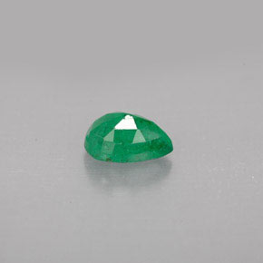 Esmeralda verde natural de 0,78 ct, en forma de pera, VS-SI
