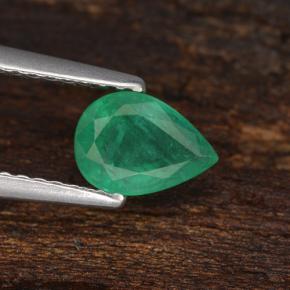 Esmeralda verde natural de 0,69 ct, en forma de pera, I1