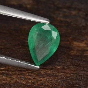 Esmeralda verde natural de 0,69 ct, en forma de pera, I1