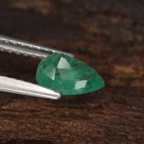Esmeralda verde natural de 0,69 ct, en forma de pera, I1