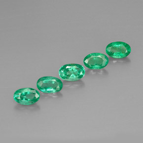Gemas de esmeralda verde natural de  ct, corte óvalo, VS-SI