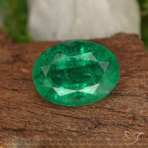 Esmeralda Verde medio natural de 1.52 ct, Ovalada, SI-I1