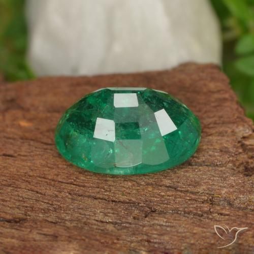 Esmeralda Verde medio natural de 1.52 ct, Ovalada, SI-I1