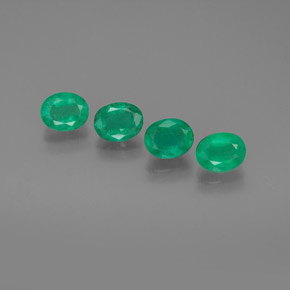 Gemas de esmeralda verde natural de  ct, corte óvalo, SI
