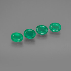 Gemas de esmeralda verde natural de  ct, corte óvalo, SI