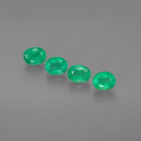 Gemas de esmeralda verde natural de  ct, corte óvalo, SI